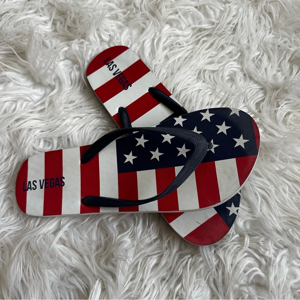 Women’s American Flag Flip Flop Sandals - Picture 3 of 4